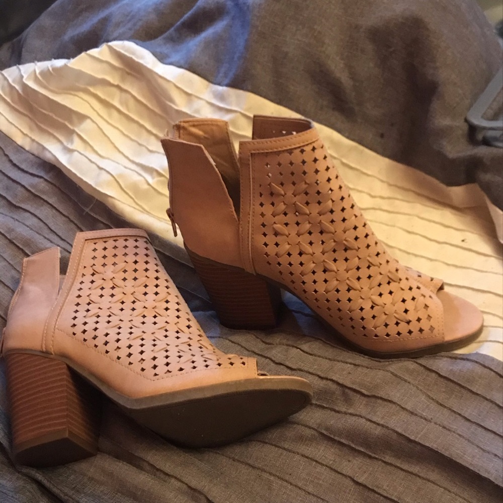 Brand new size 9 Maurice’s booties